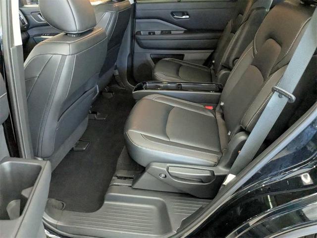 Photo of 2023 Super Black Nissan Pathfinder