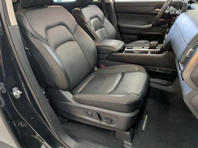 Photo of 2023 Super Black Nissan Pathfinder