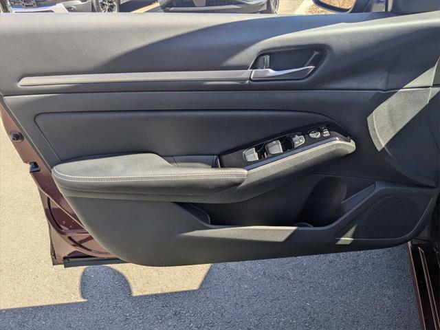 Photo of 2023 Garnet Pearl Metallic Nissan Altima