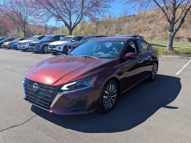Photo of 2023 Garnet Pearl Metallic Nissan Altima