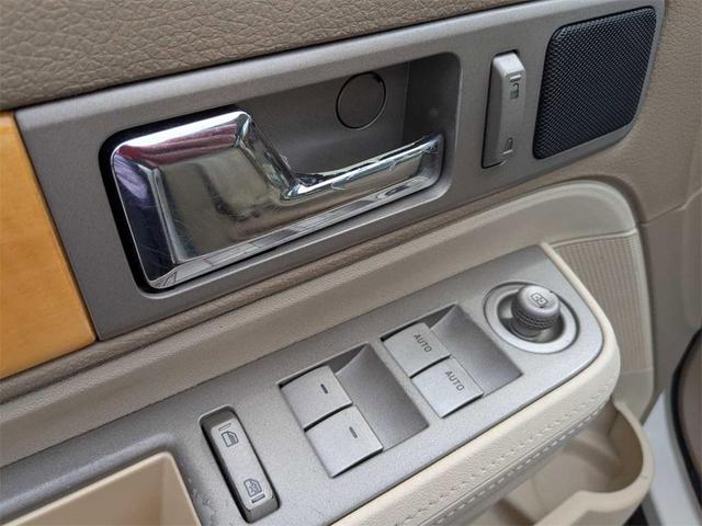 Photo of 2007 White Chocolate Clearcoat Lincoln MKX