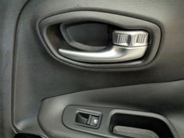 Photo of 2016 Granite Crystal Metallic Clearcoat Jeep Renegade