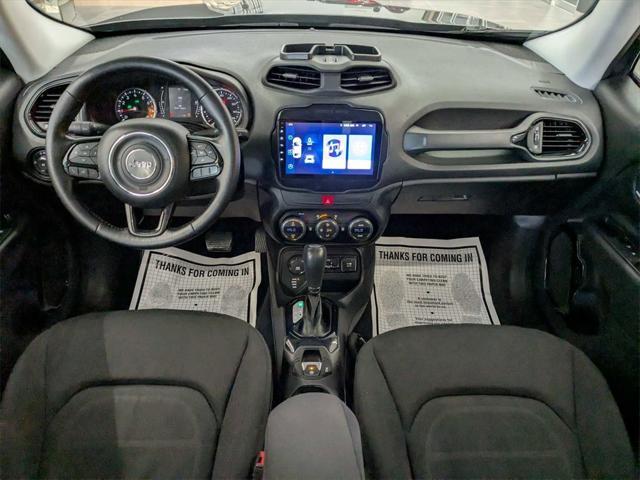 Photo of 2016 Granite Crystal Metallic Clearcoat Jeep Renegade