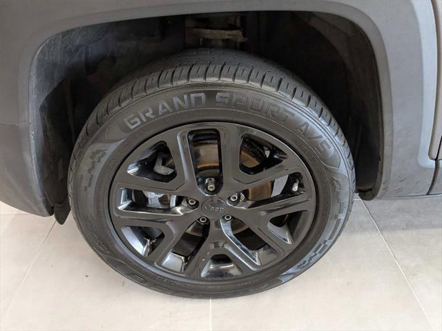 Photo of 2016 Granite Crystal Metallic Clearcoat Jeep Renegade