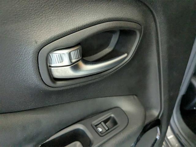 Photo of 2016 Granite Crystal Metallic Clearcoat Jeep Renegade