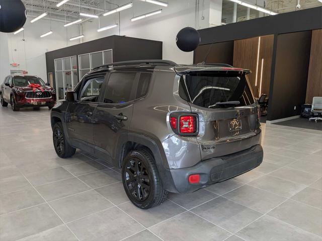 Photo of 2016 Granite Crystal Metallic Clearcoat Jeep Renegade