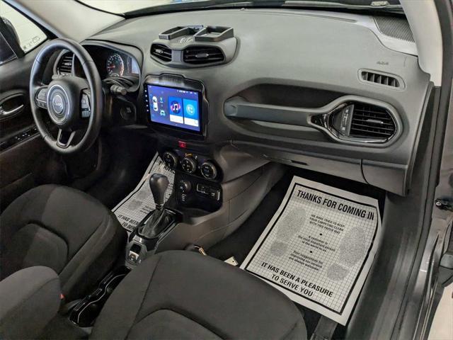 Photo of 2016 Granite Crystal Metallic Clearcoat Jeep Renegade