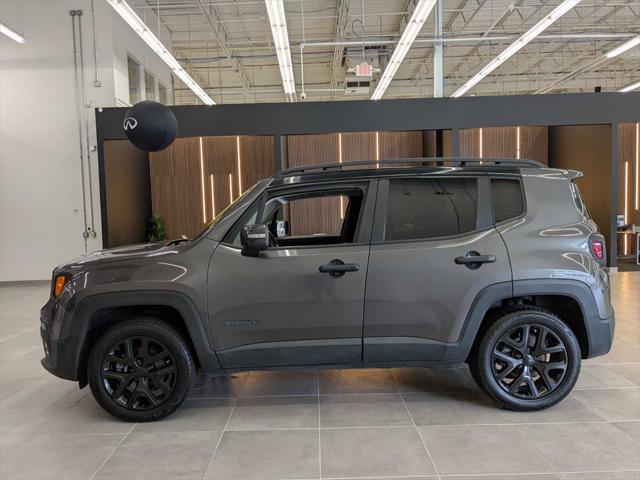 Photo of 2016 Granite Crystal Metallic Clearcoat Jeep Renegade