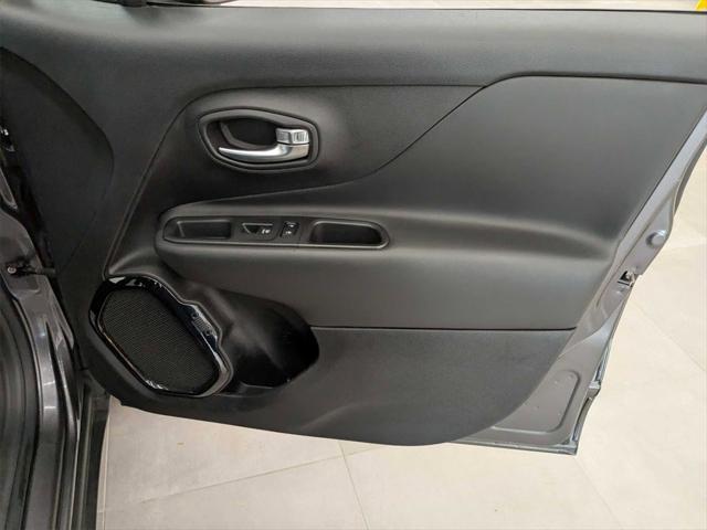 Photo of 2016 Granite Crystal Metallic Clearcoat Jeep Renegade