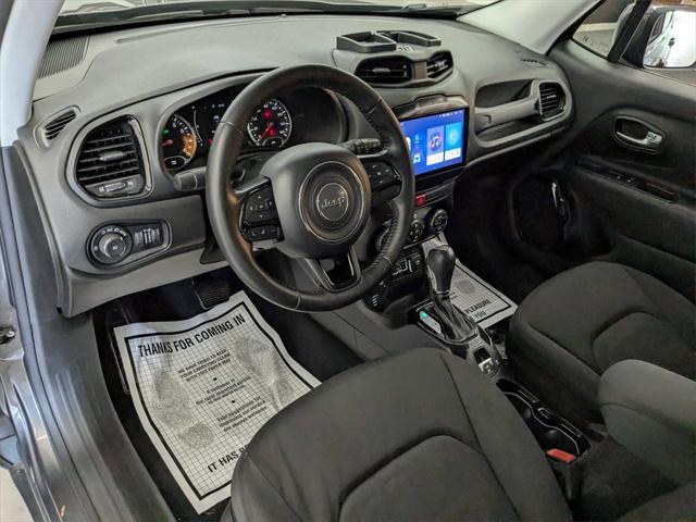 Photo of 2016 Granite Crystal Metallic Clearcoat Jeep Renegade