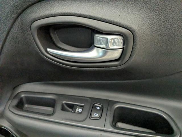 Photo of 2016 Granite Crystal Metallic Clearcoat Jeep Renegade
