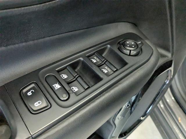 Photo of 2016 Granite Crystal Metallic Clearcoat Jeep Renegade