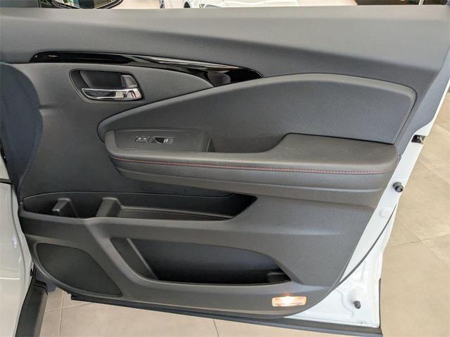 Photo of 2024 Platinum White Pearl Honda Ridgeline