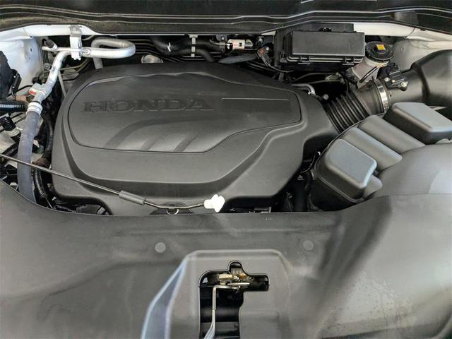 Photo of 2024 Platinum White Pearl Honda Ridgeline
