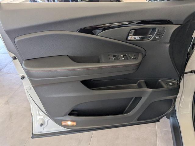 Photo of 2024 Platinum White Pearl Honda Ridgeline