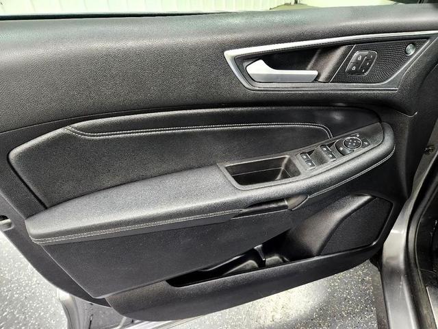 Photo of 2021 Gray Ford Edge