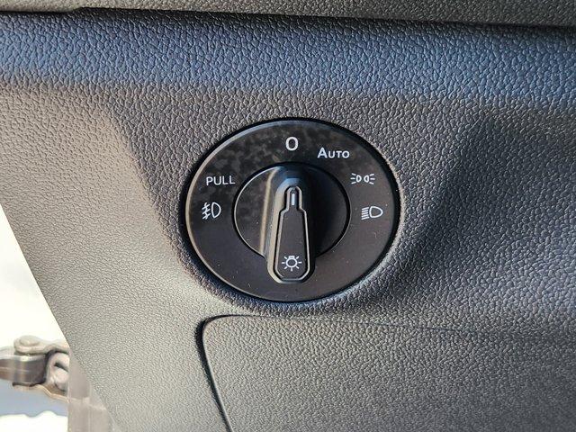 Photo of 2019 White Silver Metallic Volkswagen Jetta