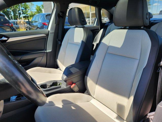 Photo of 2019 White Silver Metallic Volkswagen Jetta