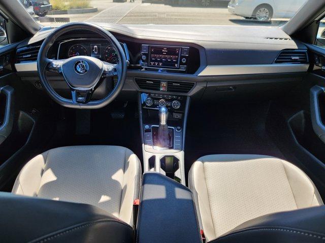 Photo of 2019 White Silver Metallic Volkswagen Jetta