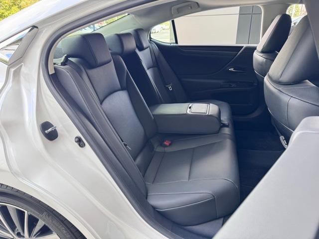 Photo of 2022 Eminent White Pearl Lexus ES 350