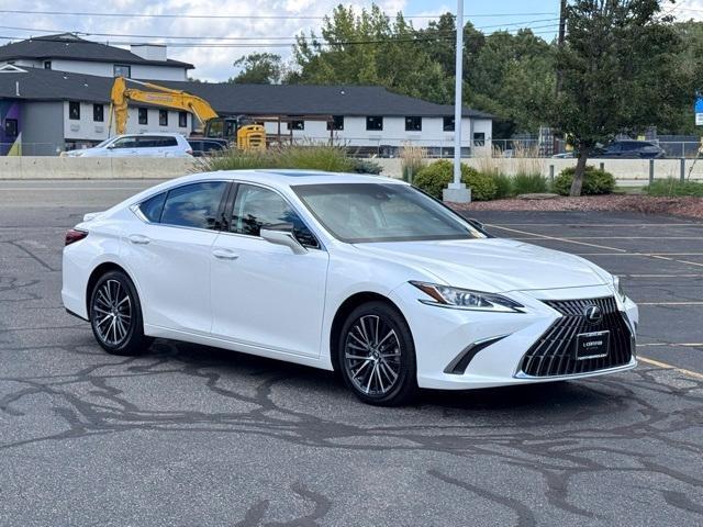 Photo of 2022 Eminent White Pearl Lexus ES 350