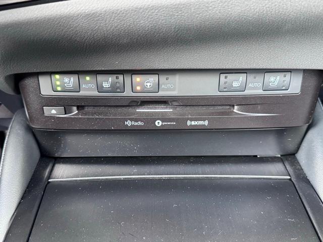 Photo of 2022 Eminent White Pearl Lexus ES 350