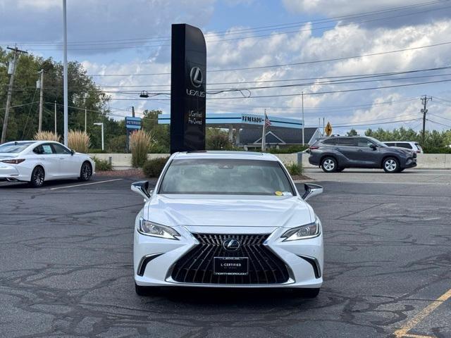 Photo of 2022 Eminent White Pearl Lexus ES 350