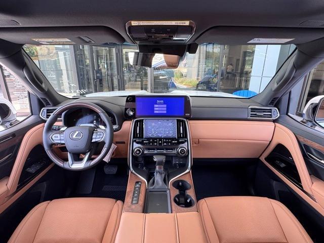 Photo of 2025 White Lexus LX 600