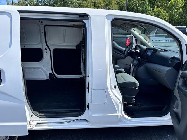 Photo of 2020 White Nissan NV200