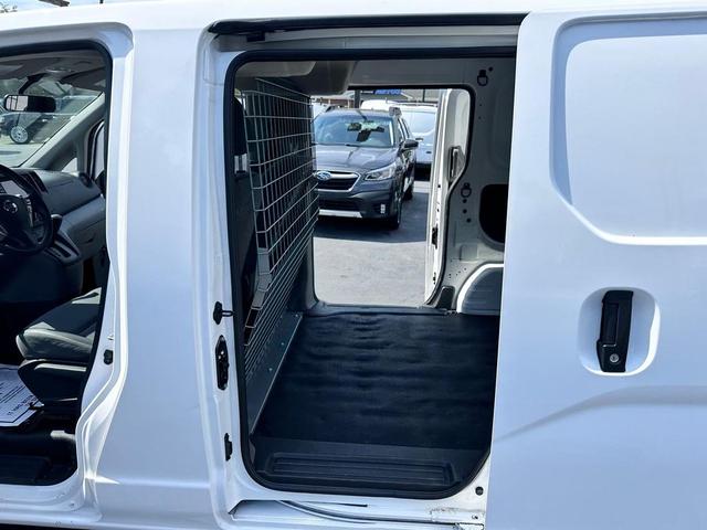 Photo of 2020 White Nissan NV200