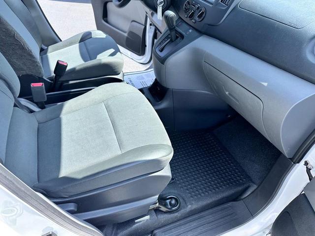 Photo of 2020 White Nissan NV200