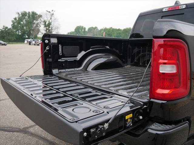 Photo of 2025 Diamond Black Crystal Pearlcoat RAM 1500
