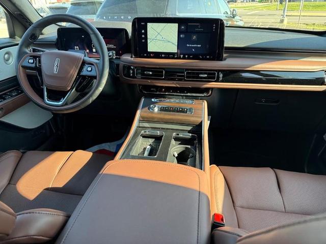 Photo of 2025 PRISTINE WHITE MET 3C Lincoln Aviator