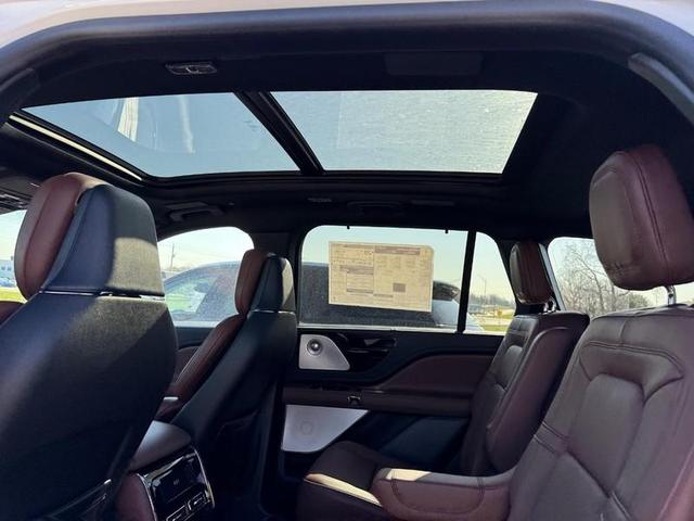 Photo of 2025 PRISTINE WHITE MET 3C Lincoln Aviator