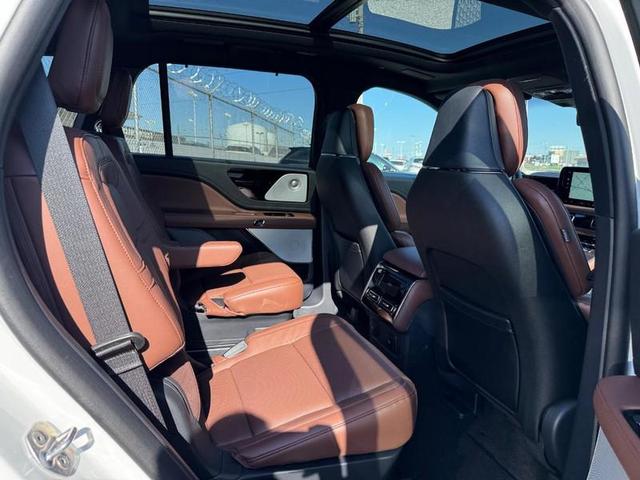 Photo of 2025 PRISTINE WHITE MET 3C Lincoln Aviator