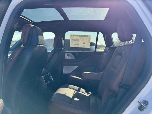 Photo of 2025 PRISTINE WHITE MET 3C Lincoln Aviator