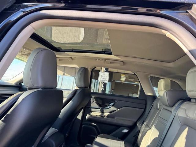 Photo of 2025 INFINITE BLACK MET CC Lincoln Corsair
