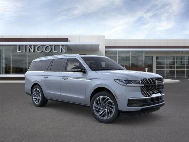 Photo of 2025 GRAY MIST METALLIC TRI-COAT Lincoln Navigator