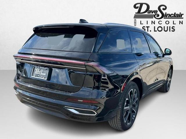 Photo of 2025 INFINITE BLACK MET CC Lincoln Nautilus