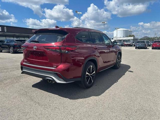 Photo of 2022 Ruby Flare Pearl Toyota Highlander