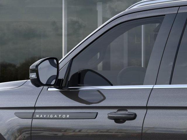 Photo of 2025 CHROMA CAVIAR DARK GRAY MET CC Lincoln Navigator