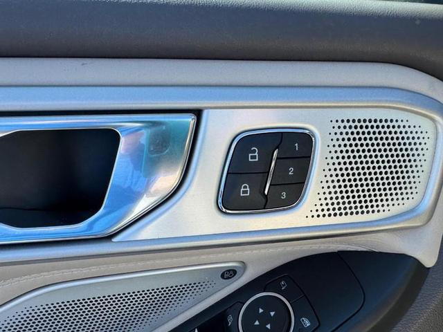 Photo of 2020 STAR WHITE MET TRI-COAT Ford Explorer