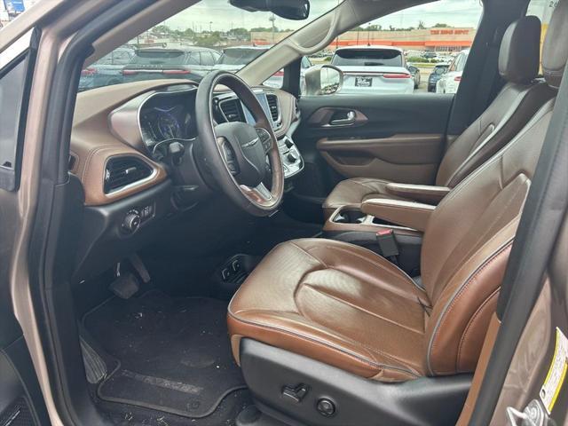 Photo of 2017 Molten Silver Chrysler Pacifica