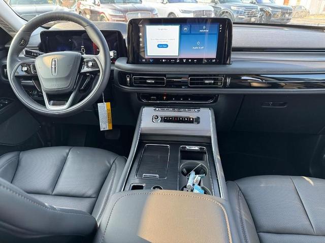 Photo of 2025 INFINITE BLACK MET CC Lincoln Aviator