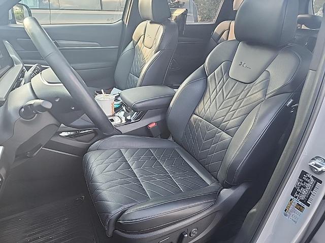 Photo of 2025 Wolf Gray Kia Telluride