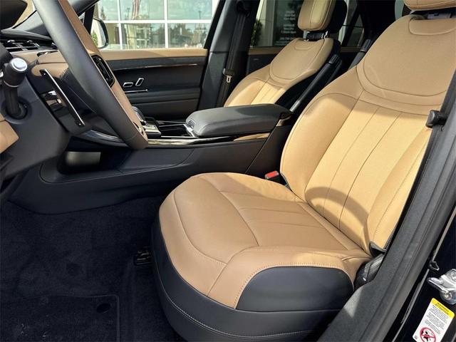 Photo of 2025 Santorini Black Land Rover Range Rover Sport