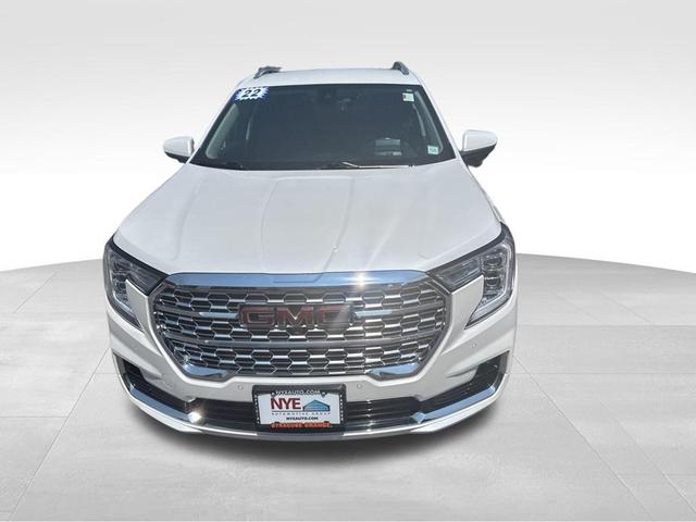 Photo of 2022 White Frost Tri-Coat GMC Terrain
