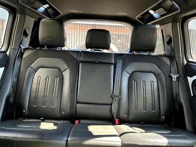 Photo of 2022 Fuji White Land Rover Defender