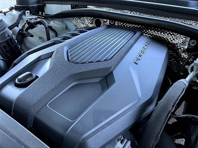 Photo of 2025 White Porsche Macan