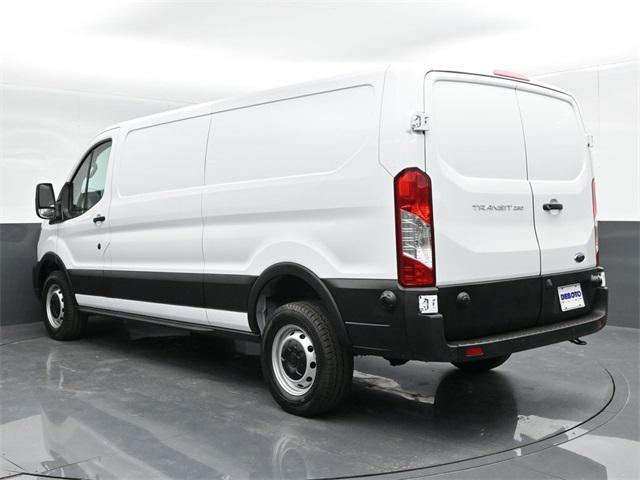 Photo of 2025 Oxford White Ford Transit-250